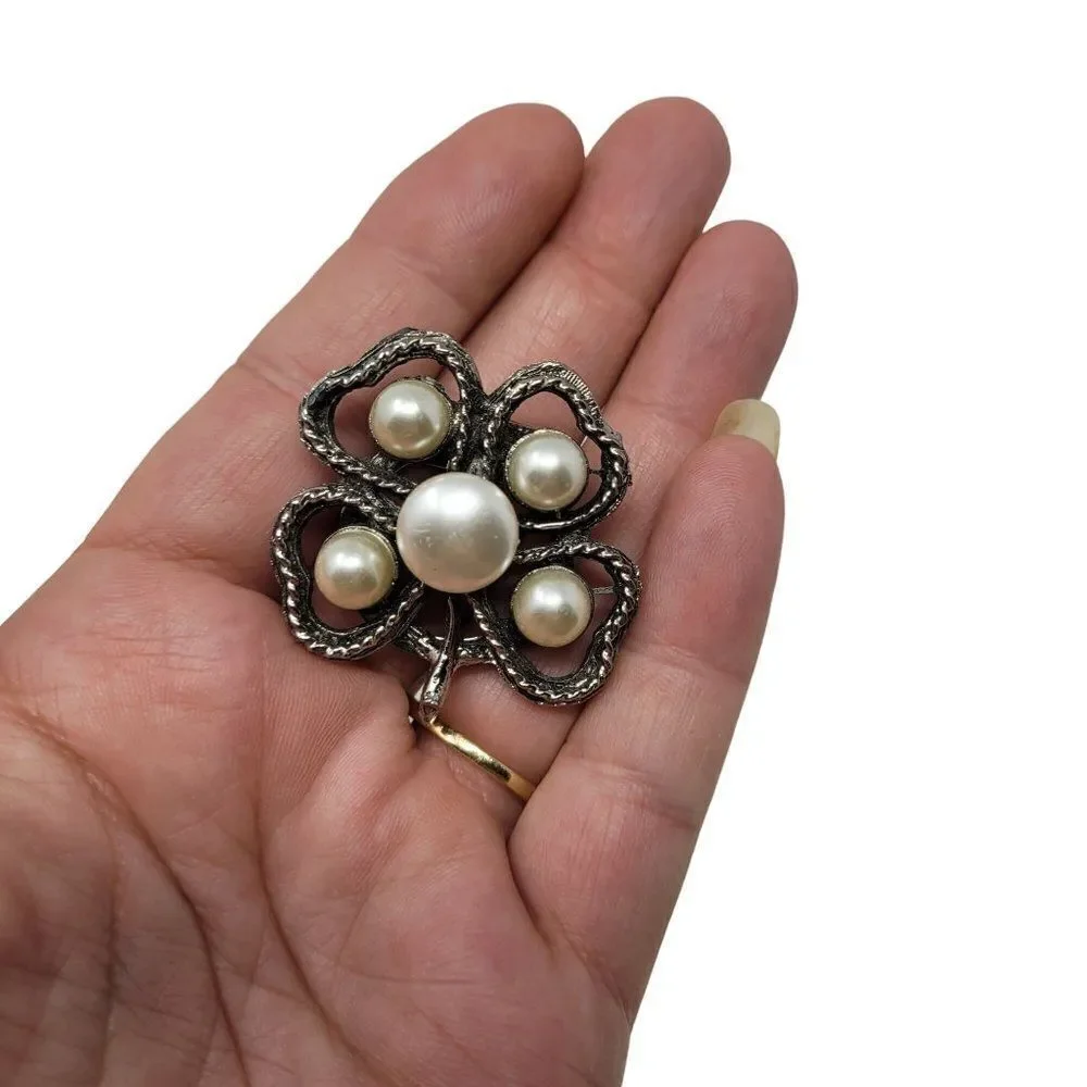 Vintage Four Leaf Clover Fur Clip Scarf Clip Silver Tone Faux Pearl Lucky‎